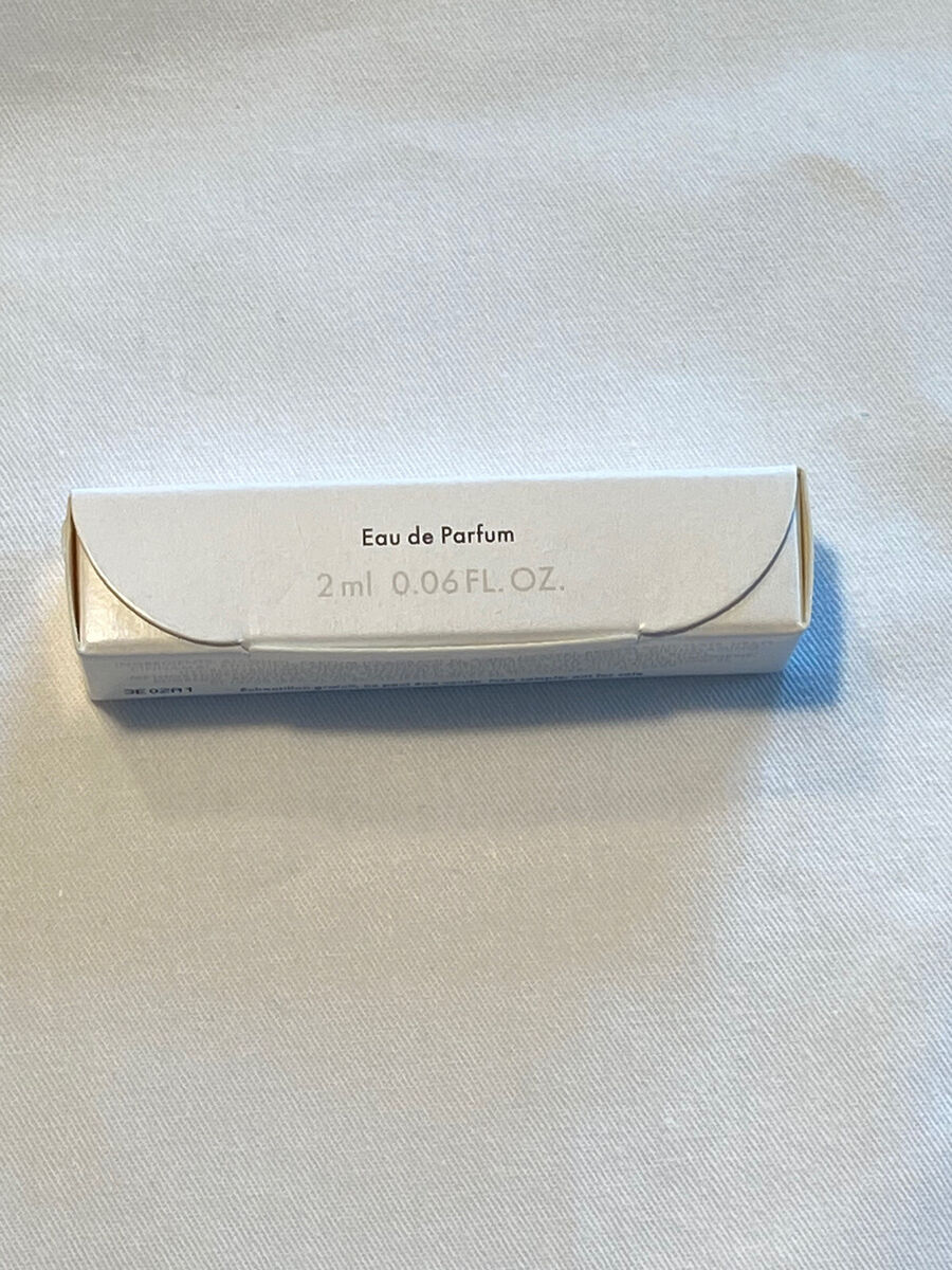 Louis Vuitton Nouveau Monde Eau De Parfum 2 ml / 0.06 oz Louis Vuitton Nouveau Monde Eau De Parfum 2 ml / 0.06 oz
