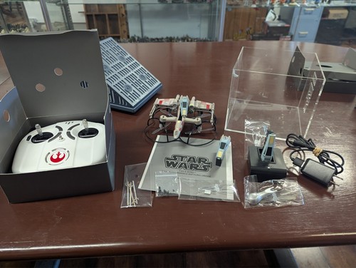 Propel Star Wars Vitrine mit Sammelbox für X-Wing T-65 Drohne