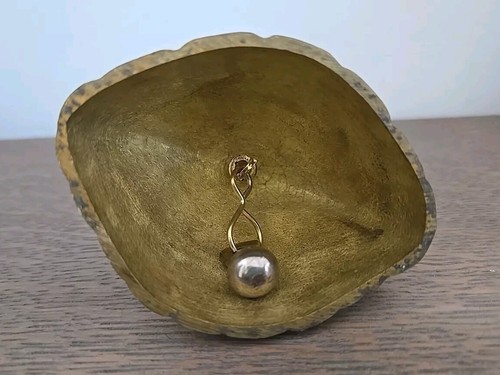 Bambola donna vittoriana campana ottone vintage in abito e cappello 3 1/2" portatile - Foto 6 di 6