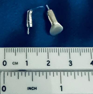 RDLC Traditional 1:9 Scale WESTERN SADDLE HORNS (WITH PEG) ~ Silver-toned PAIR
