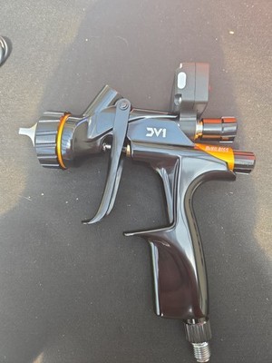 DeVilbiss DVI Digital Gravity Spray Gun. New In Box Never Used In Original Box