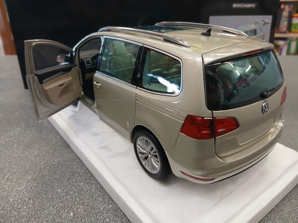 Minichamps 110 051002 VW Sharan 2010 E.L. n.418 su 504 1/18 - Immagine 4 di 4