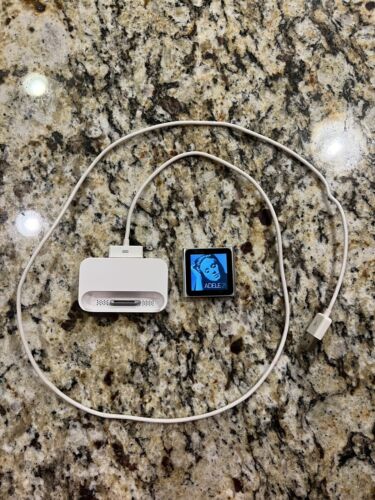 Apple iPod Nano 6th Generation 8GB - Silver (MC525LL) & Docking Station Works - Afbeelding 1 van 11