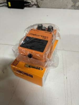 BOSS DS-1 Distortion Guitar Effects Pedal Used Small Scratches