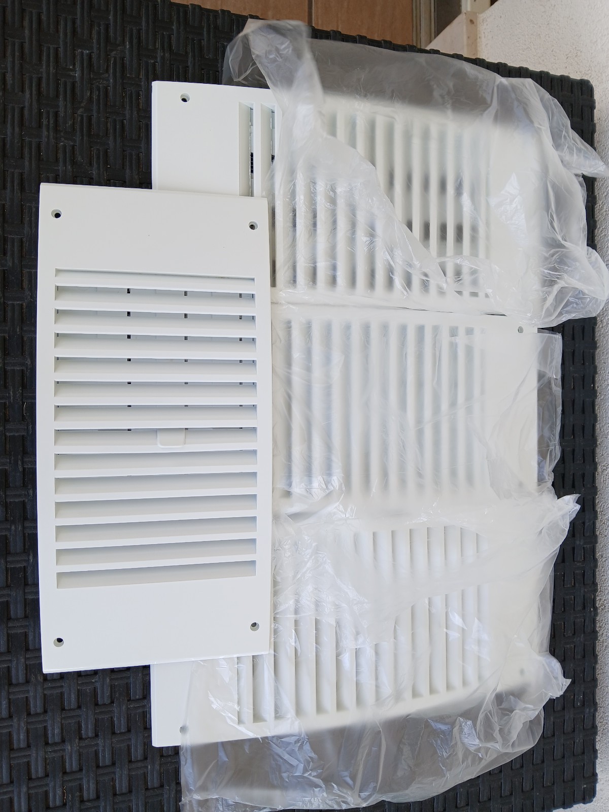 Lotto Risparmio 4 Griglie Aerazione ABS 140x300 Bianche con Rete