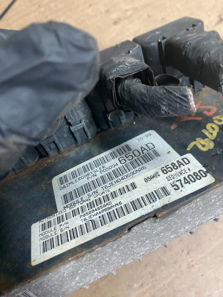 2006 Chrysler Town Country Caravan 3.8L controle de motor ECU p05094658ad P6293 DG - Imagem 4 de 4