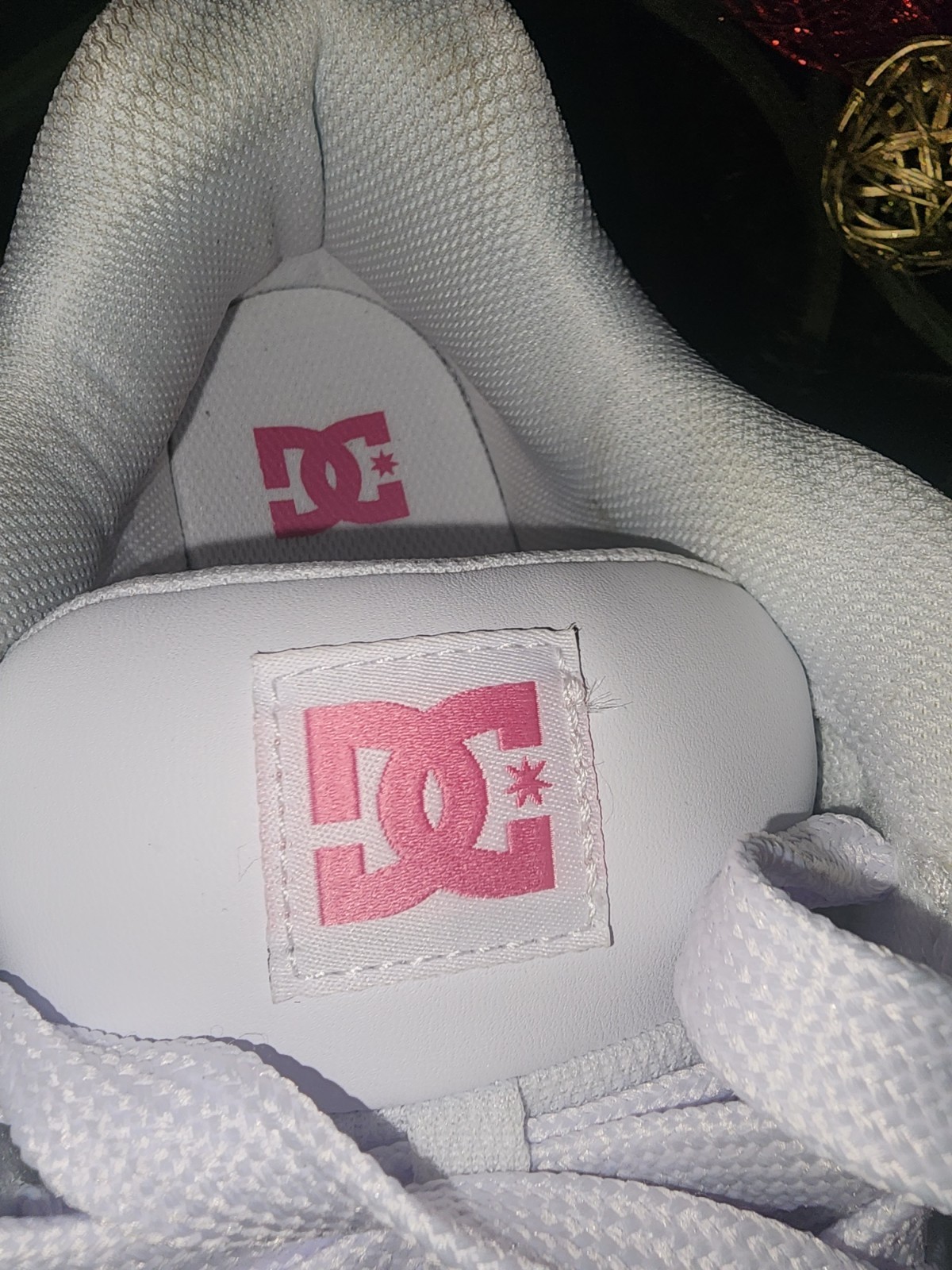 NEW! DC Court Graffik Low Top Skate Shoes White / Pink Women's size 8 NWT Rare! image 4