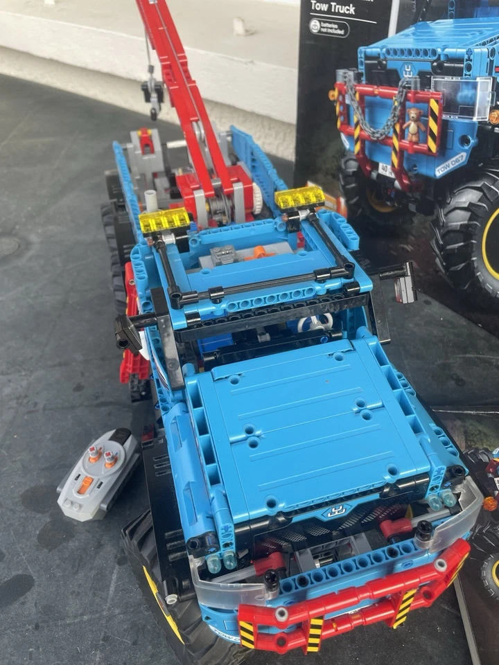 LEGO Technic 42070 6x6 All Terrain Tow Truck, photo 3 sur 5