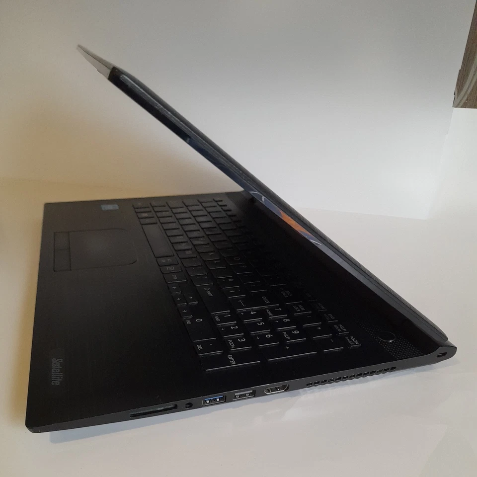 Toshiba Satellite C55-C-1M9 Laptop 15.6"  240GB SSD RAM 4GB WINOWS 7  - Image 2 of 4