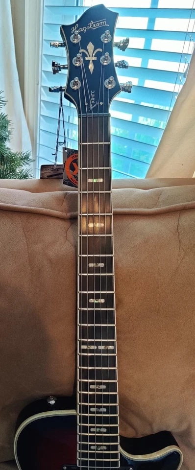 Guitarra eléctrica Hagstrom ULSWE-WDM Ultra Swede. Burgundy Burst. ¡Nuevo en caja! Foto 3 de 4