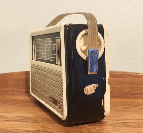 VEF-SPIDOLA a Vintage 1965 Soviet Latvian Russian Radio Receiver USSR СПИДОЛА - Picture 3 of 17