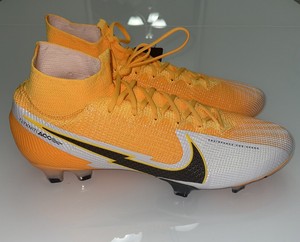nike phantom pro cleats