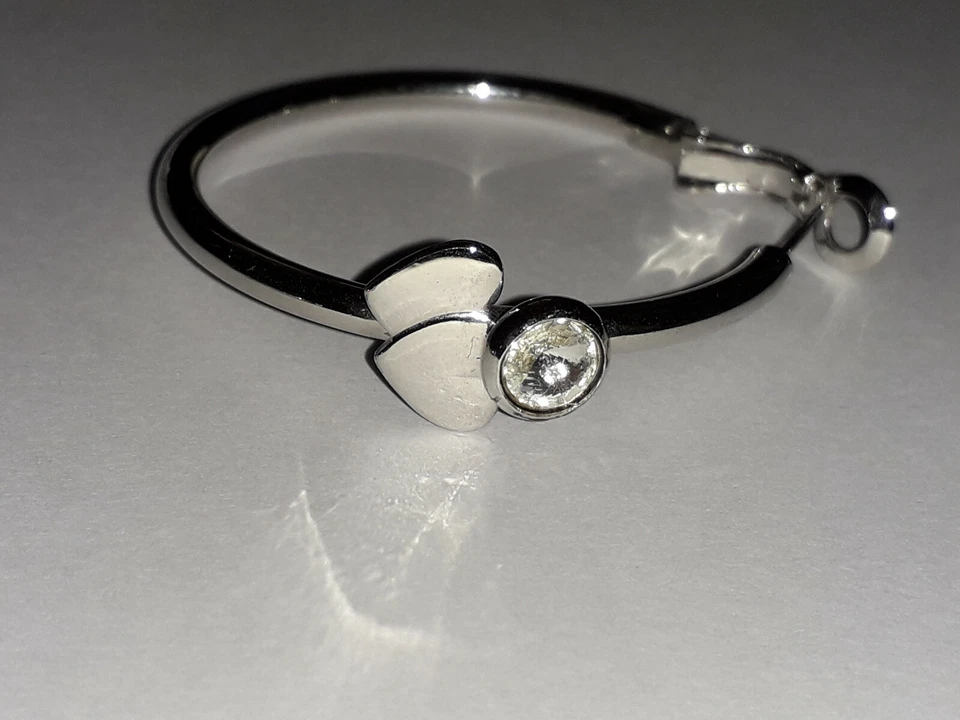Orecchini a cerchio 30mm placcati oro bianco con cuori e cristalli swarovski - Immagine 3 di 4