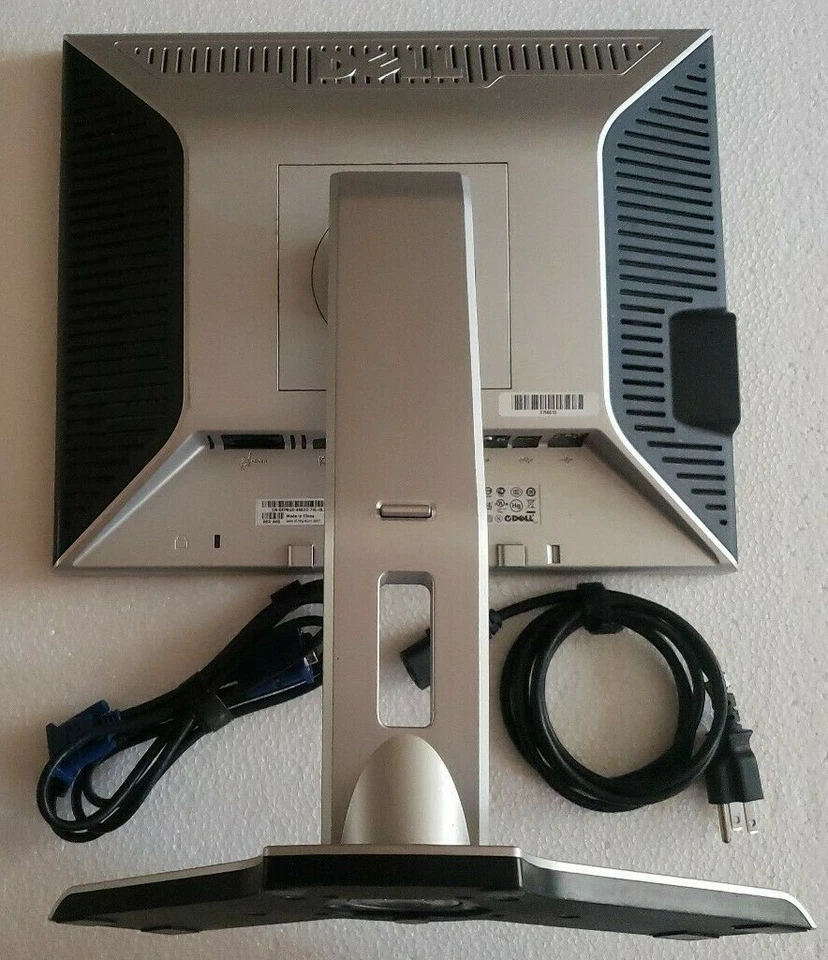Dell 17" Computer Monitor Model 1708FPb With VGA and power cable - Image 4 of 4