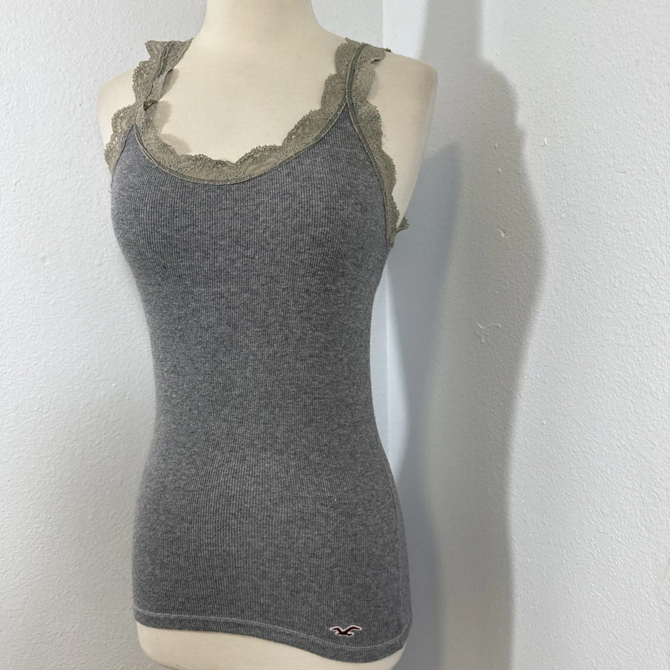 Top Hollister Mujer M Gris Encaje Ribete Femenino Romántico Bella Swan Y2K Foto 2 de 4
