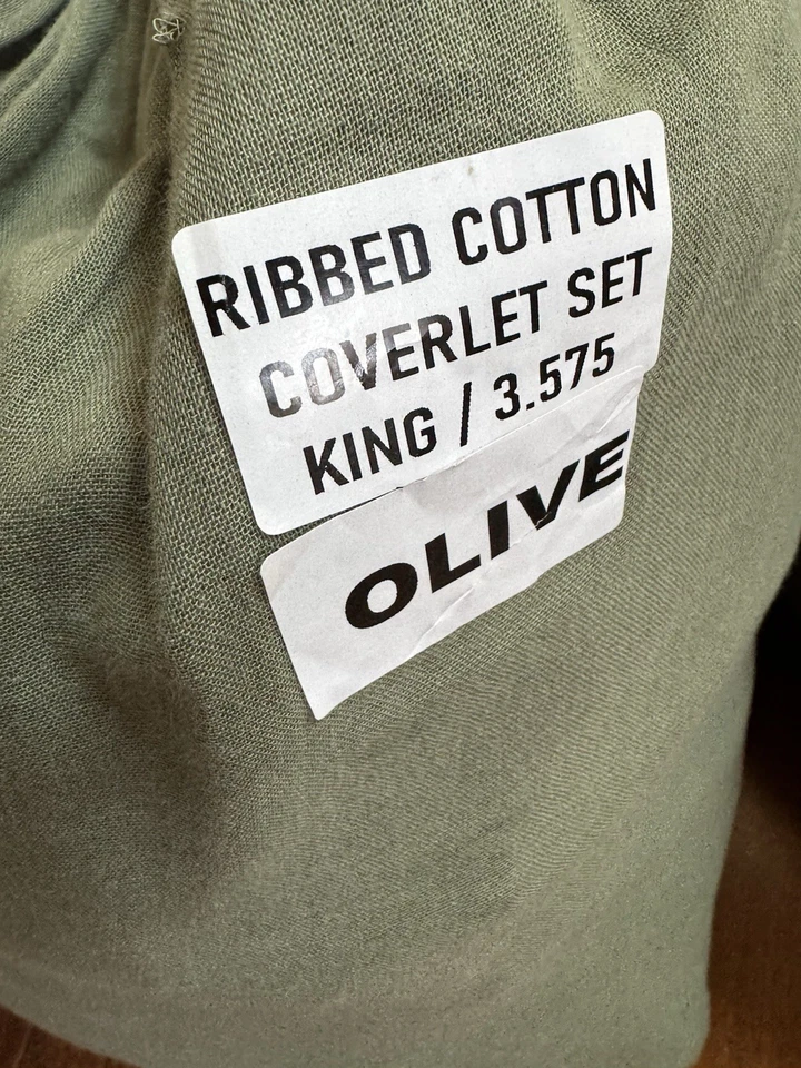 Nuevo sin etiquetas Juego de 2 fundas King de algodón acanalado verde oliva Quince King caja abierta Foto 4 de 4