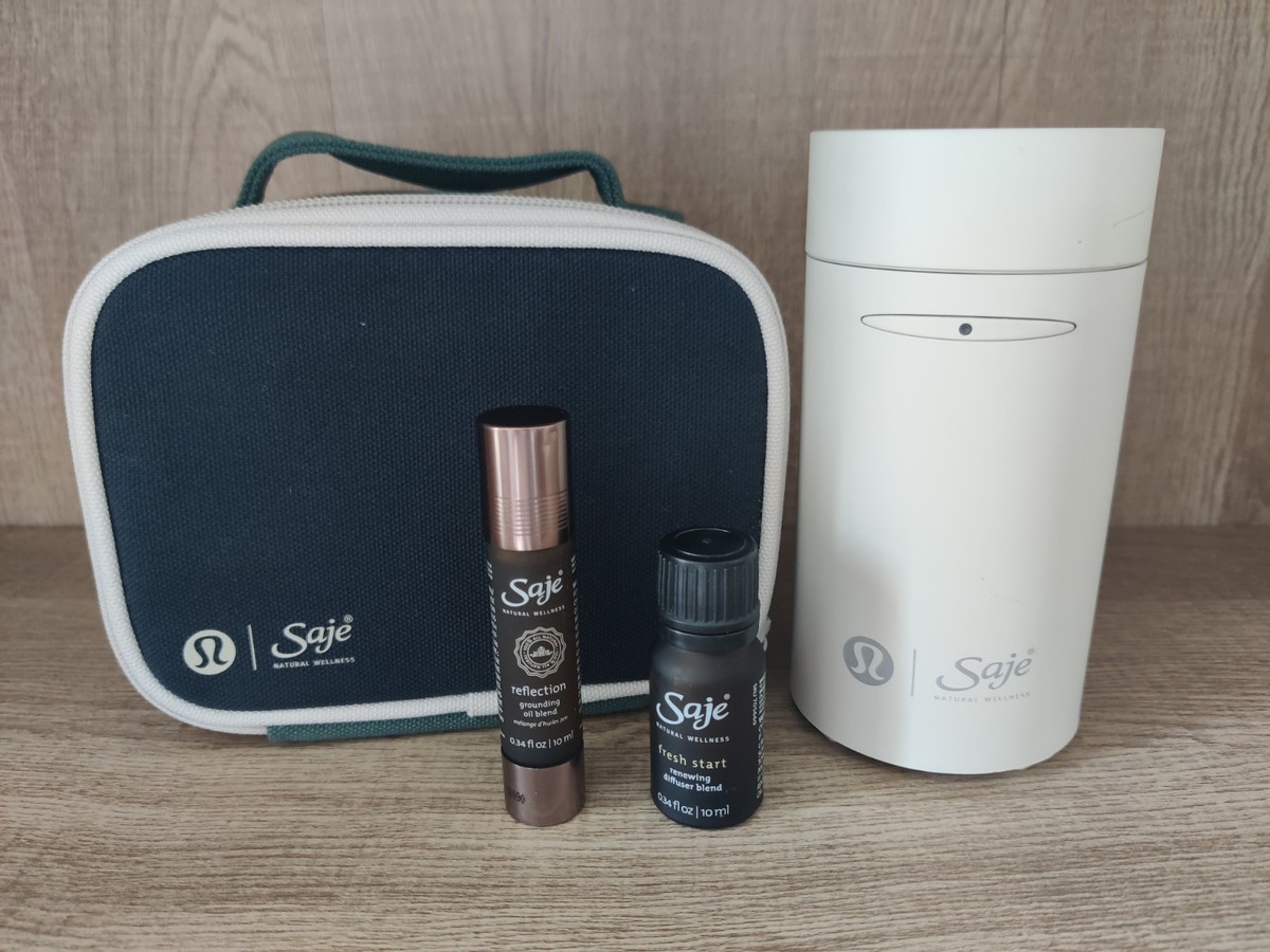 sealed 未開封 US-original  Saje Lululemon Saje Aroma Therapy Diffuser Kit W/ Case & 2 Essential