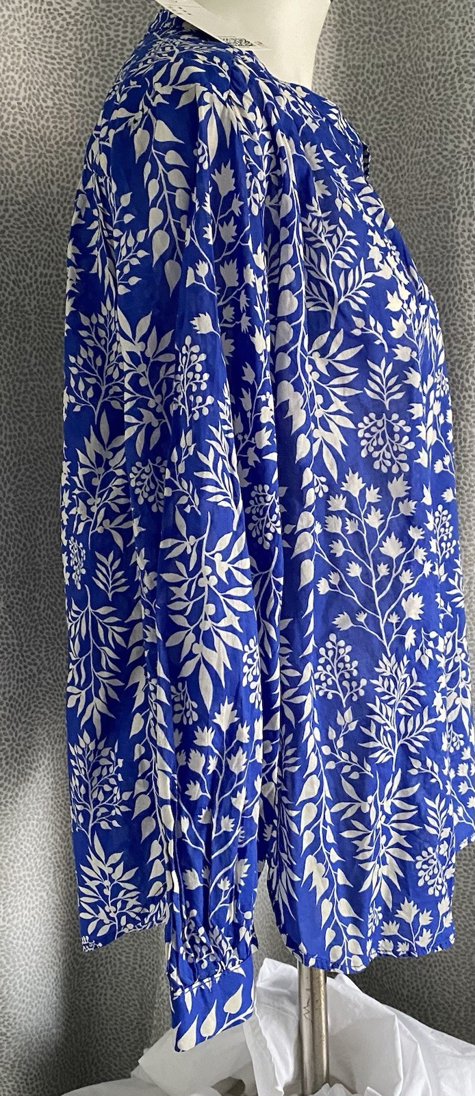 NWT H&M Floral Blue/White Blouse Shirt Top Viscose LS Relaxed Button Up Sz M thumbnail 2