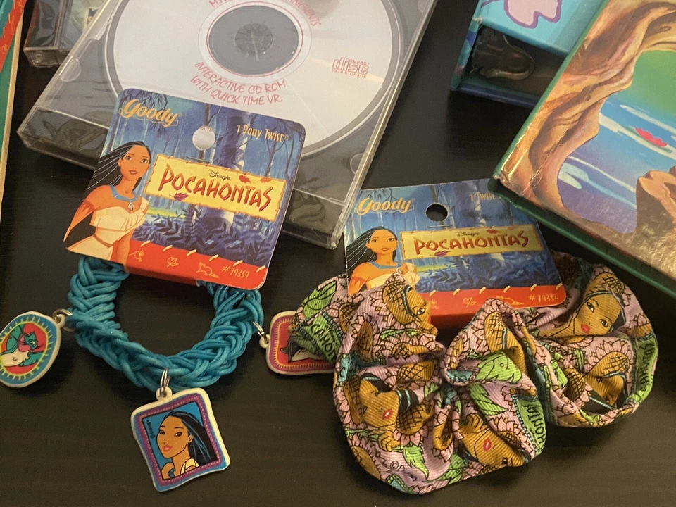 Лот 13 Винтажный Disney Pocahontas чашка, Goody Scrunchie фигурка ожерелья книга CD ROM - Изображение 2 из 4