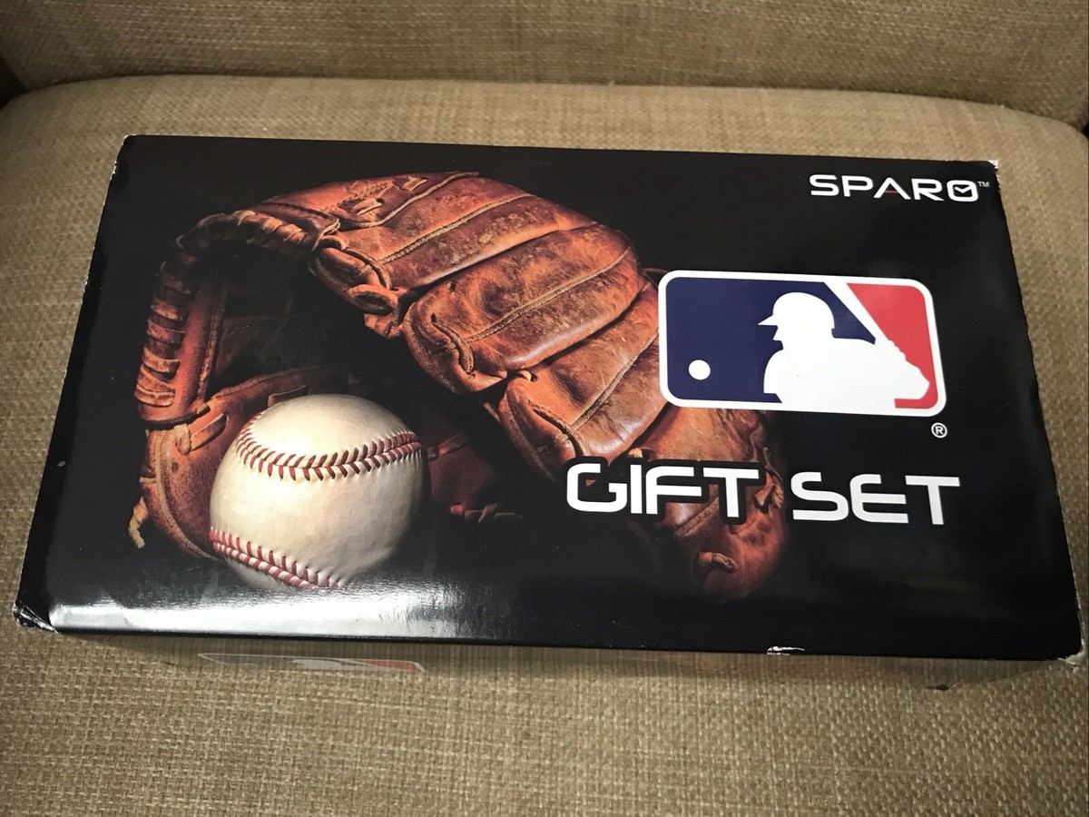 SF Giants Men's Watch and Black Wallet SPARO Gift Box Set Lic MLB
