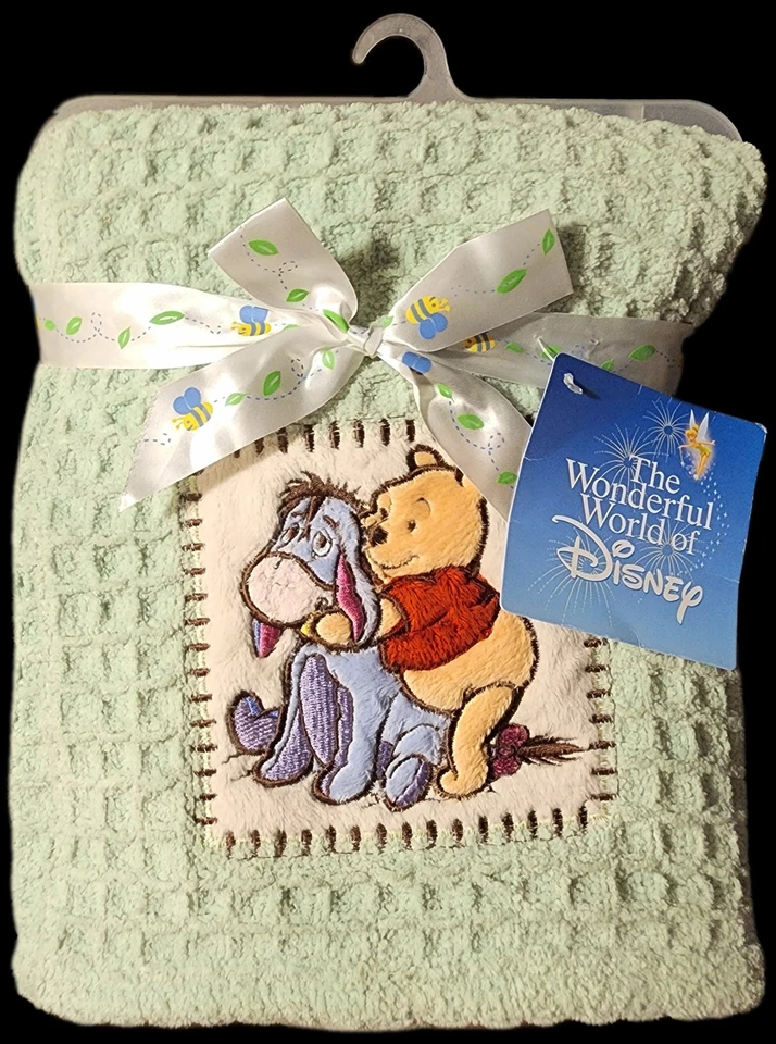 NUEVA Manta Bebé Winnie The Pooh & Eeyore Corona Verde Artesanía Chenilla 30x40 De Colección Foto 2 de 4