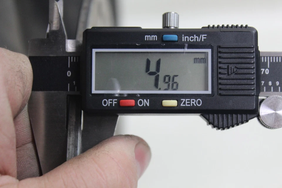 Llanta trasera Honda CBR 600 F4 99-00 OEM y disco de rotor de freno ¡RECTO! Foto 4 de 4