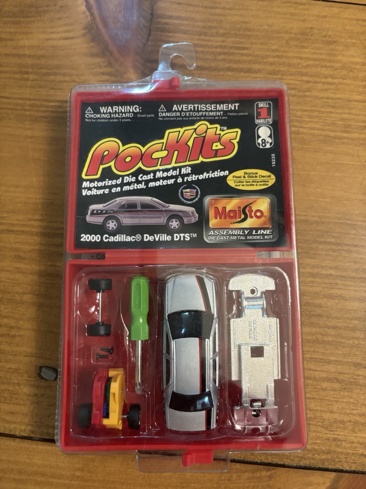 Maisto Pockits Assembly Line 2000 Cadillac DeVille DTS Motorized Die-Cast Kit