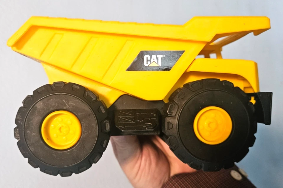 Funrise 2019 Plastic CAT Dumptruck suelto fundido a presión 7" de largo 3/4" de ancho Foto 4 de 4