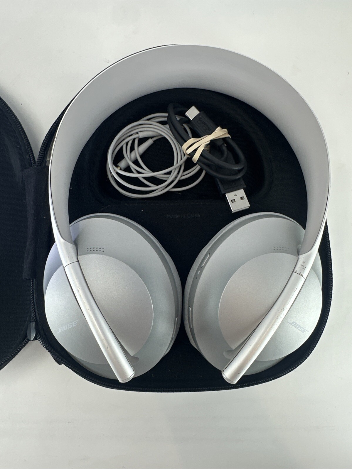 Bose 700 Wireless Noise Cancelling Headphones in Sleek Silver with Premium Sound and Voice Control-image