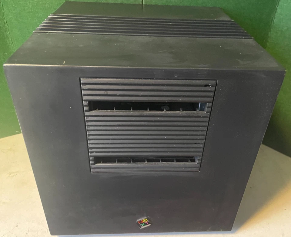 Vintage NeXT Computer N1000 NeXTcube Teilenummer 23, Cube - Bild 2 von 4