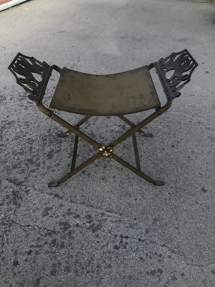 Taburete de banco Oscar Bruno Bach estilo hierro inspirado en Art Deco motivo grifo Foto 3 de 4