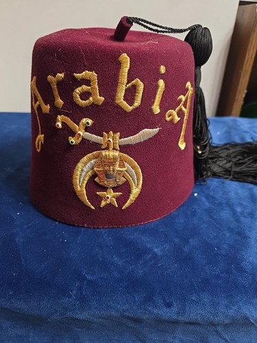 Vintage Freimaurer Shriner’s Jeweled Fez Hut Arabien Wolle 1977, 7 Schachteln enthalten. - Bild 1 von 3