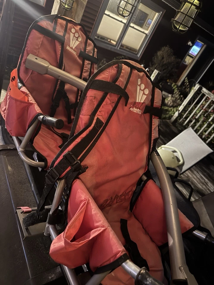 Remolque Weehoo iGo para 2 bicicletas - tiene daños solares y algunos residuos de cinta adhesiva de GS. Sin visores solares Foto 3 de 4