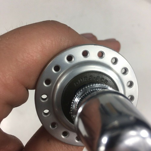 Shimano Dura Ace HB-7110 Silver Quick Release 36 Hole Front Hub - Picture 3 of 5
