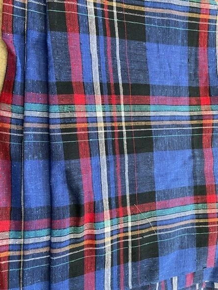 Resto de lino/algodón pesado a cuadros azul/blanco/rojo/negro 45" x 6 2/3 yardas. Foto 2 de 4