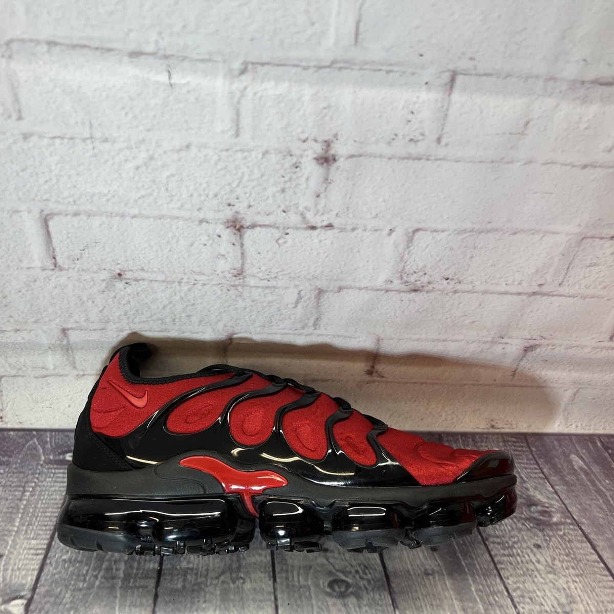 Nike Air VaporMax Plus University Red Black Shoes CU4863-600  display picture 1