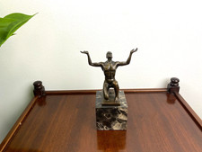 Bronze skulptur kniender Adonis auf schwarzem Marmor sockel nach Cesaro