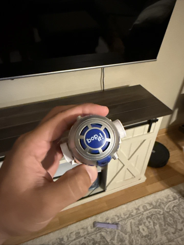 Hasbro Star Wars R2-D2 Bop It Interactive Electronic Game Toy Spanish Version - Image 3 of 4