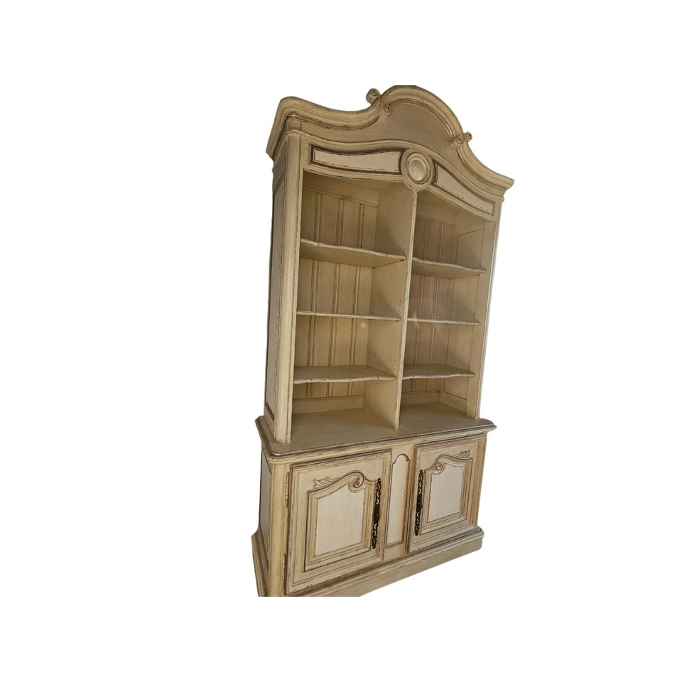 Gabinete de curador Drexel Heritage colección Belle Maison, China Display Hutch Foto 4 de 4