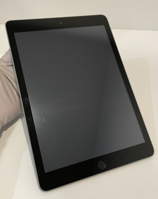 Apple iPad 5th Gen 32GB, Wi-Fi, 9.7 inch - Space Gray 736952296351