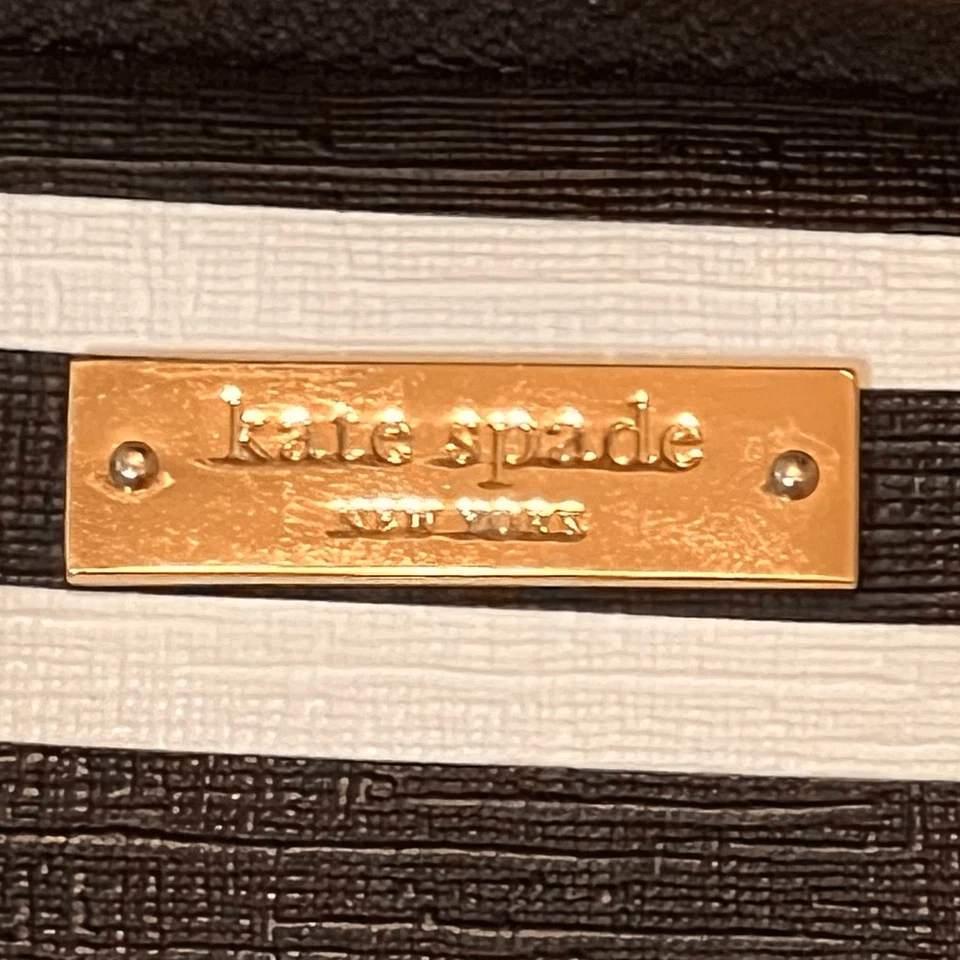 Funda acolchada a rayas para tableta/portátil/notebook Kate Spade en blanco y negro Foto 3 de 4