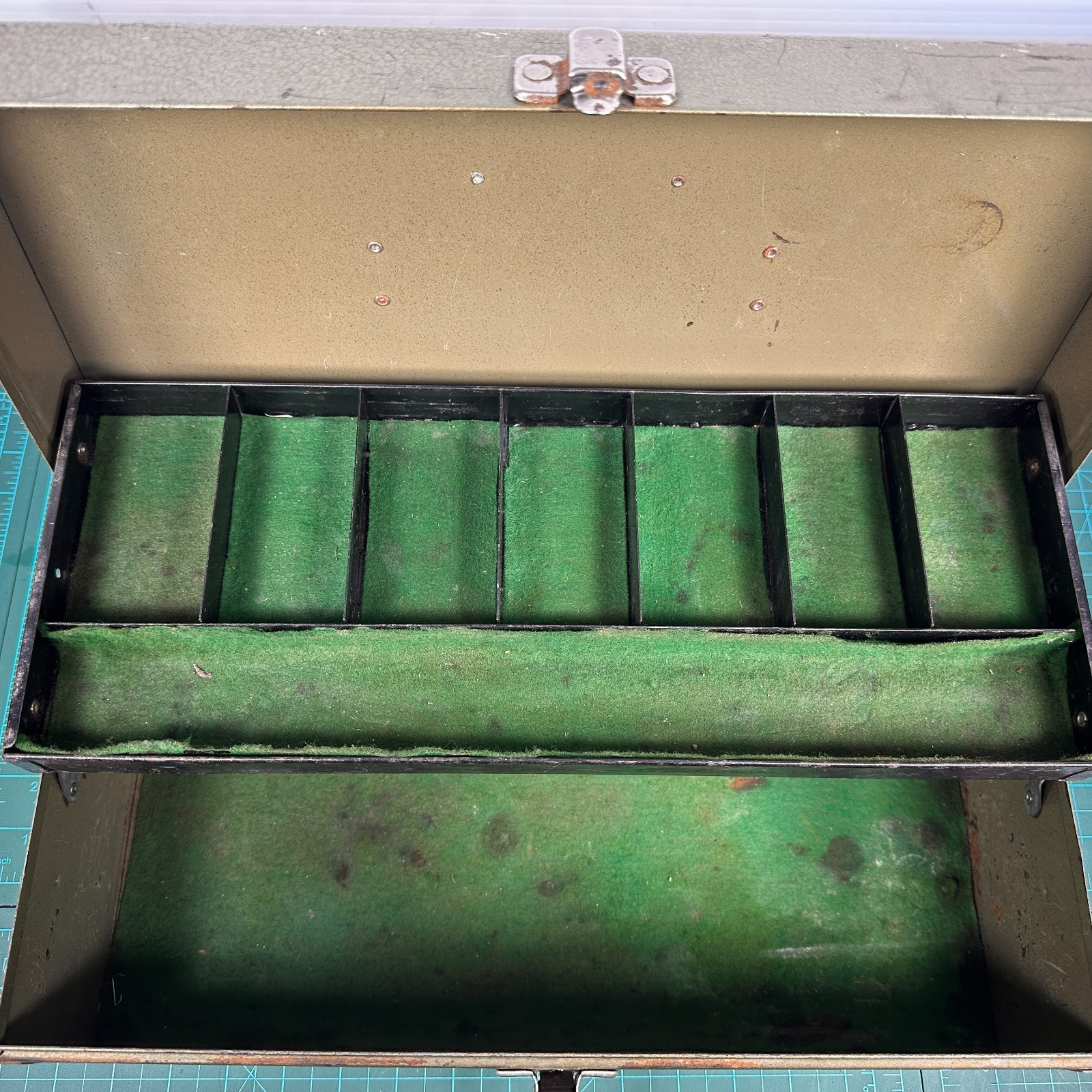 Vintage Park Steel Tackle Box Brown Green Felt Tray Tool Storage Model 83333