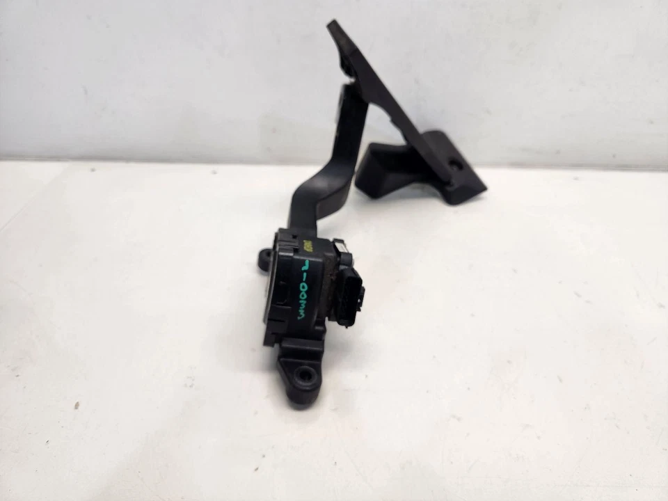 Hyundai Tucson 2012 (2,4 L/AT/AWD) pedal acelerador - DBW/conducción por cable Foto 4 de 4