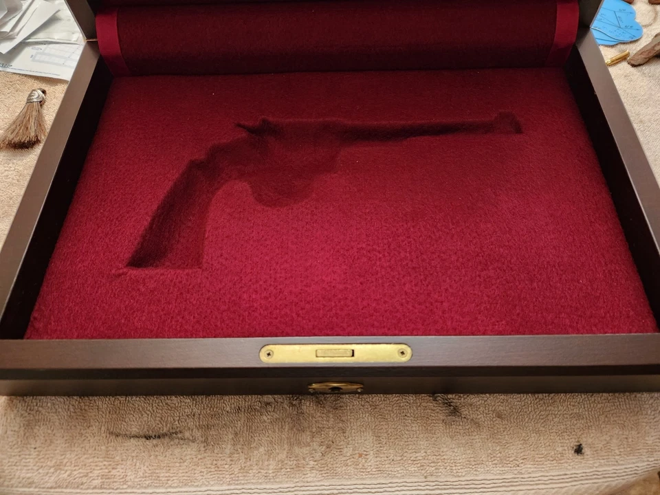 FACTORY SMITH AND WESSON WOODEN PRESENTATION BOX BEKEART 22/32 TARGET - Image 3 of 4