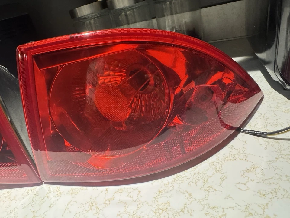 Set of 2 Tail Light For 2006-20011 Buick Lucerne CX LH & RH Outer w/ Bulb OEM GM - Image 3 of 4