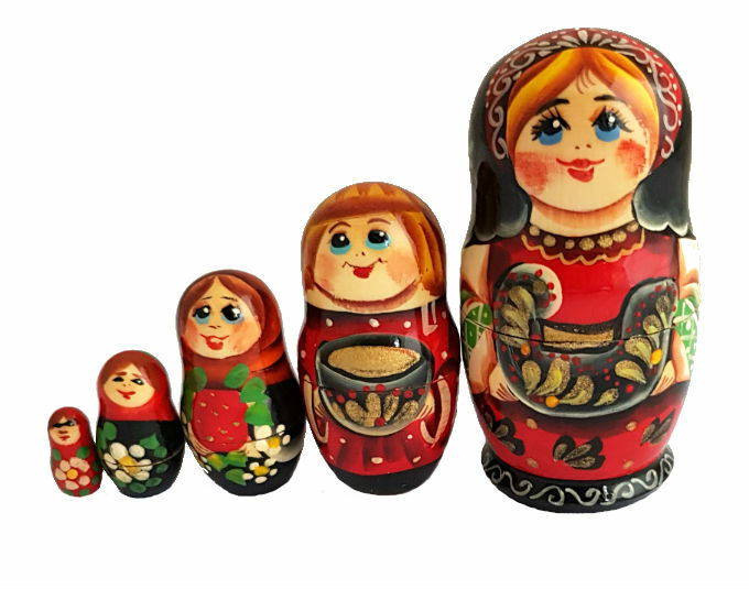 Poupée faite main molle en forme de matriochka ou poupée russe