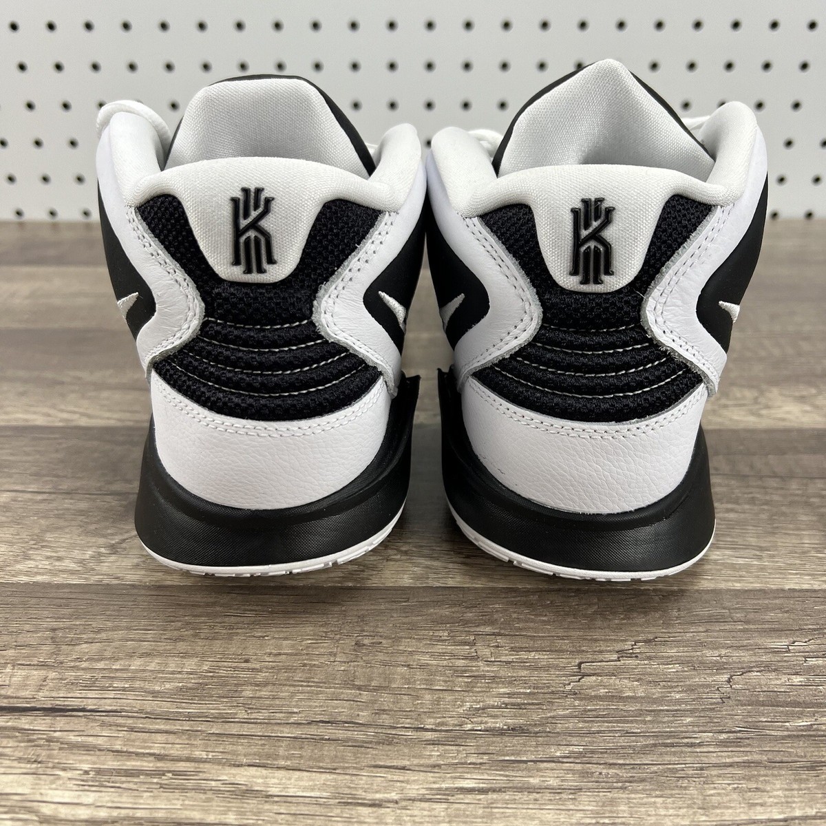 Nike Men\'sKyrie Infinity TB Basketball Shoes in Black and White Sz 10 Nike Kyrie Infinity TB Promo Black White DX6653-002 Shoes  main image 4