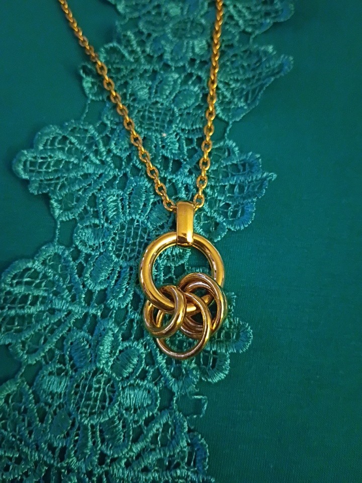 Gold Tone Circle Interconnected Ring Pendant Cabl… - image 13