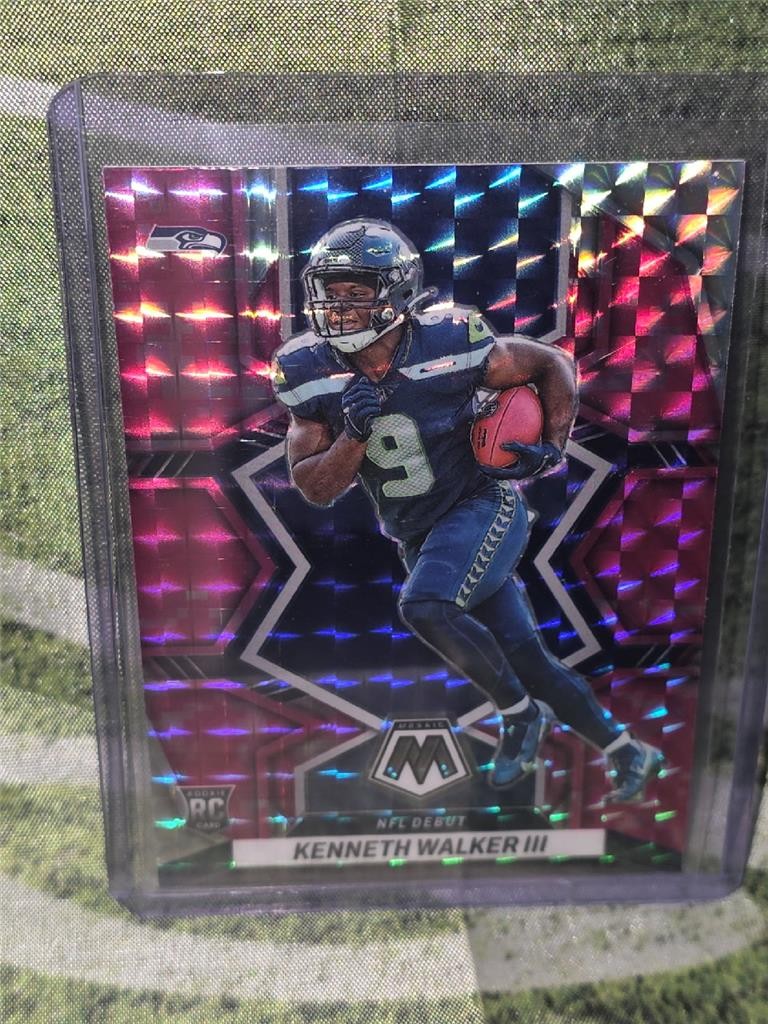 2022 Panini Mosaic Pink Camo NFL Debut #284 Kenneth Walker III