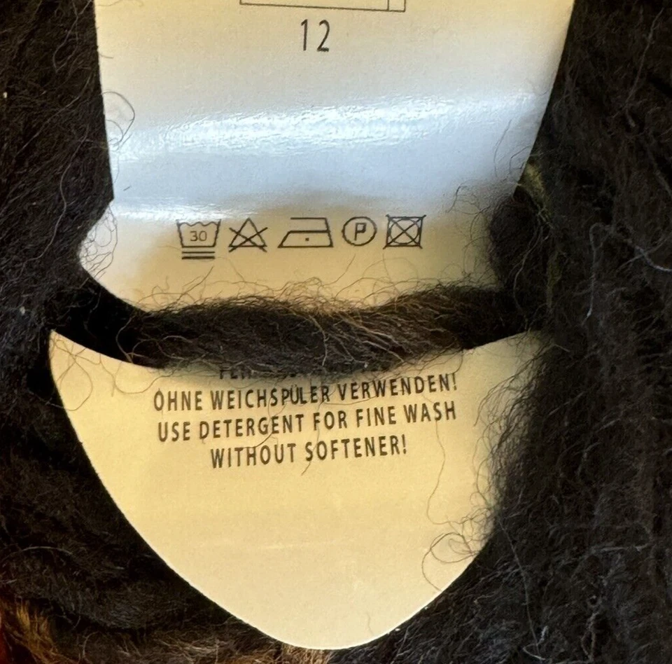 Lang Yarns Tosca 1 Ball Wool Acrylic Striping Bulky Red Black 1.76 oz 100 yds - Image 4 of 4